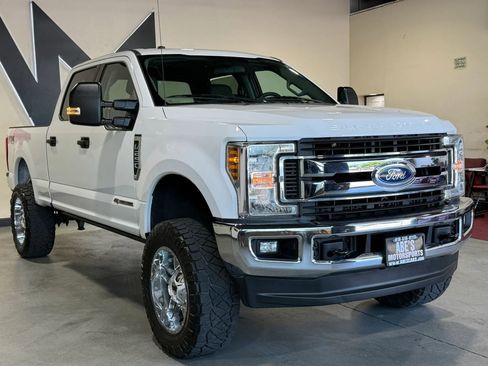 Used 2019 Ford F250 XLT w/ XLT Value Package AWD/4WD image 3