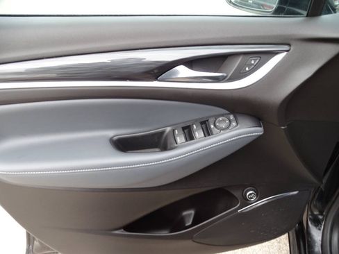 Used 2022 Buick Enclave AWD Essence w/ Sport Touring Edition image 13