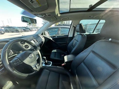 Used 2014 Volkswagen Tiguan SE image 12