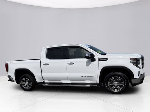 Used 2022 GMC Sierra 1500 SLT w/ SLT Convenience Package AWD/4WD image 15