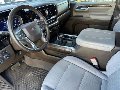 Used 2024 Chevrolet Silverado 1500 RST image 2