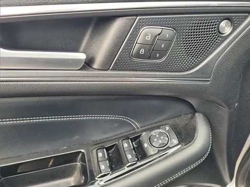 Used 2020 Ford Edge Titanium image 11