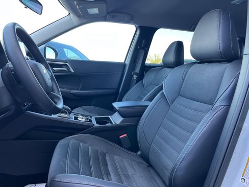 New 2025 Mitsubishi Outlander SE image 6