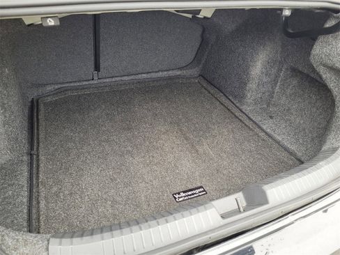 Used 2024 Volkswagen Jetta Sport image 9