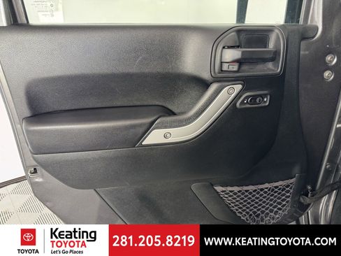 Used 2018 Jeep Wrangler Unlimited Sahara w/ Connectivity Group AWD/4WD image 11