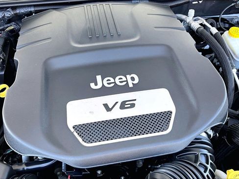 Used 2018 Jeep Wrangler Unlimited Sport S AWD/4WD image 28