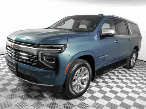 Used 2025 Chevrolet Suburban Premier image 8
