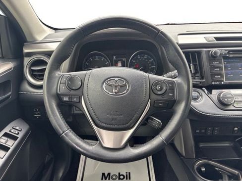 Used 2018 Toyota RAV4 XLE AWD/4WD image 16