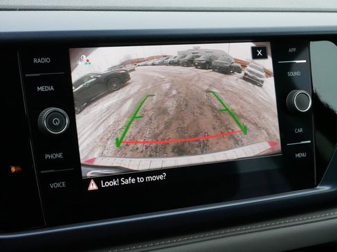 Certified 2024 Volkswagen Taos SE image 32