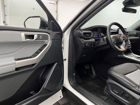Used 2023 Ford Explorer XLT w/ Equipment Group 202A image 18