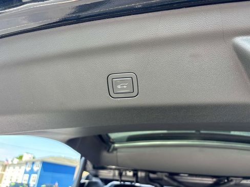 Used 2026 Chevrolet Tahoe Z71 w/ Comfort Package AWD/4WD image 17