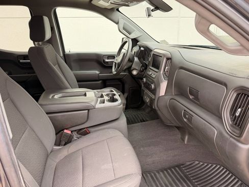 Used 2020 Chevrolet Silverado 1500 Custom w/ Custom Value Package image 12