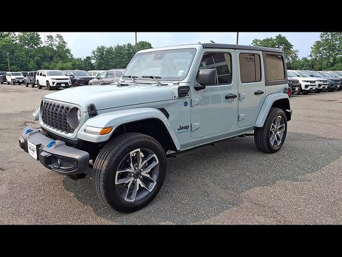 Used 2024 Jeep Wrangler Unlimited w/ Convenience Group AWD/4WD image 4
