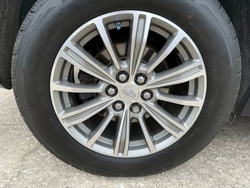 Used 2017 Cadillac XT5 Luxury w/ Driver Awareness Package image 10