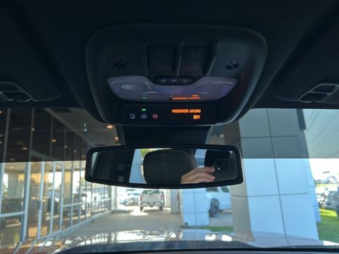 Used 2023 GMC Canyon AT4 w/ AT4 Premium Package image 21