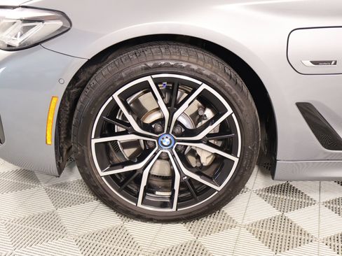 Used 2023 BMW 530e xDrive w/ Premium Package AWD/4WD image 19