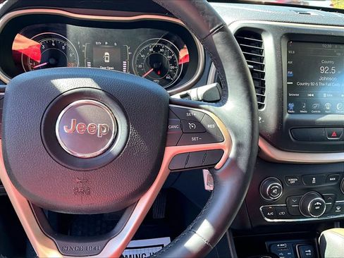 Used 2014 Jeep Cherokee Latitude w/ Cold Weather Group AWD/4WD image 17