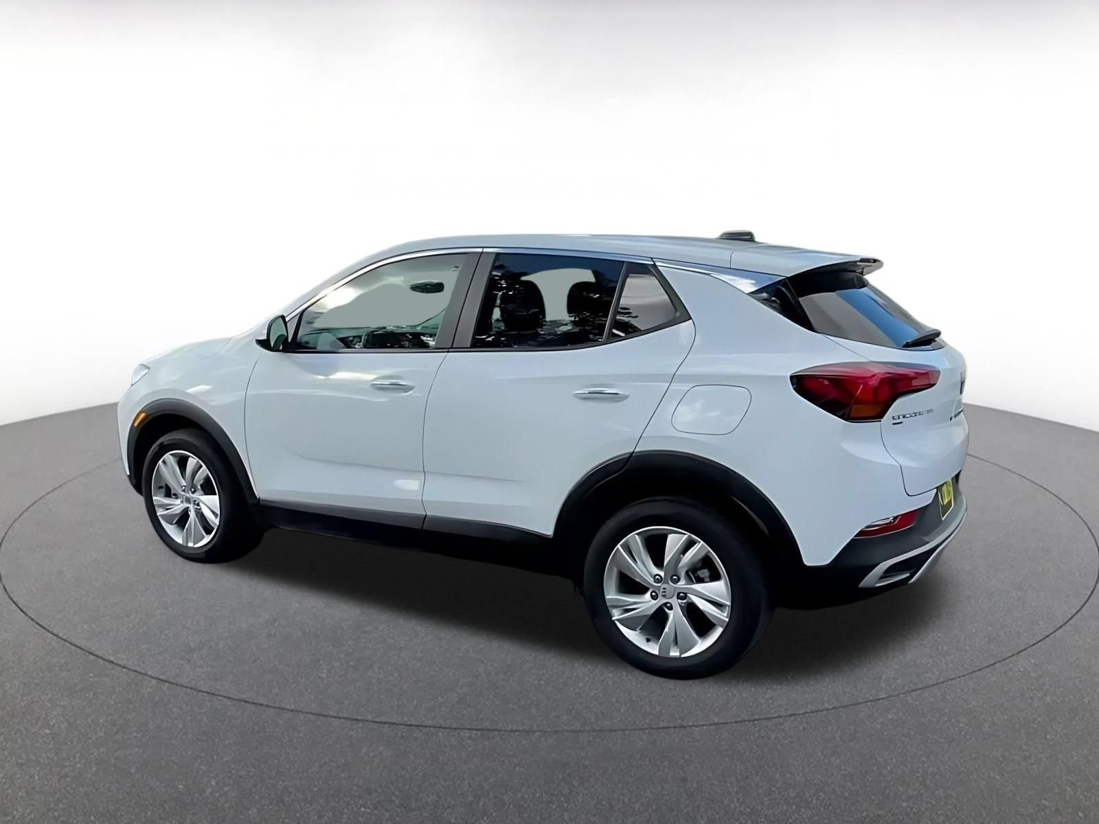 Used 2025 Buick Encore GX Preferred AWD/4WD image 9