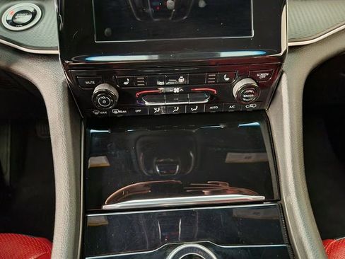 Used 2024 Jeep Grand Cherokee Altitude AWD/4WD image 19