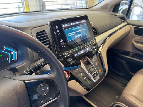 Used 2023 Honda Odyssey Touring image 4