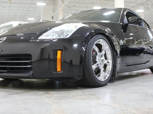 Used 2007 Nissan 350Z Touring w/ Cargo Convenience Pkg RWD image 34