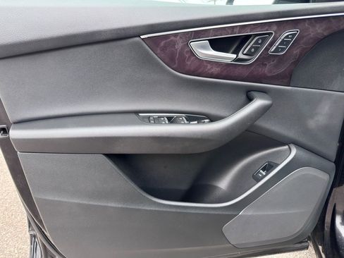 Used 2019 Audi Q8 Premium w/ Convenience Package image 9