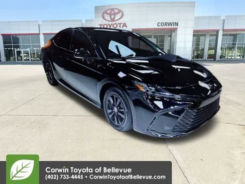 Used 2025 Toyota Camry LE image 4