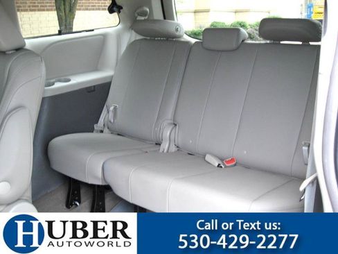 Used 2017 Toyota Sienna XLE Premium FWD image 12