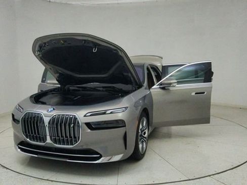 Used 2023 BMW i7 xDrive60 image 73