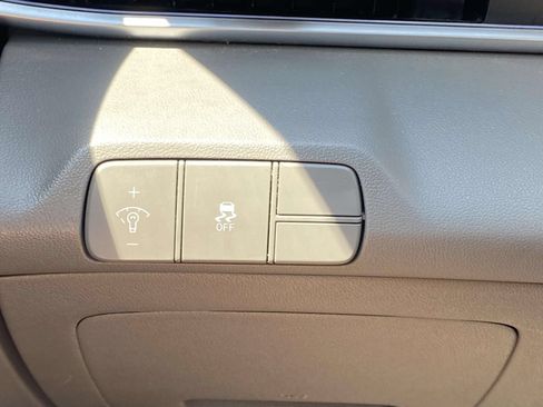 Used 2024 Hyundai Elantra SEL FWD image 29
