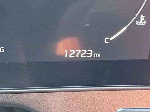 Used 2025 Kia Sportage SX image 25