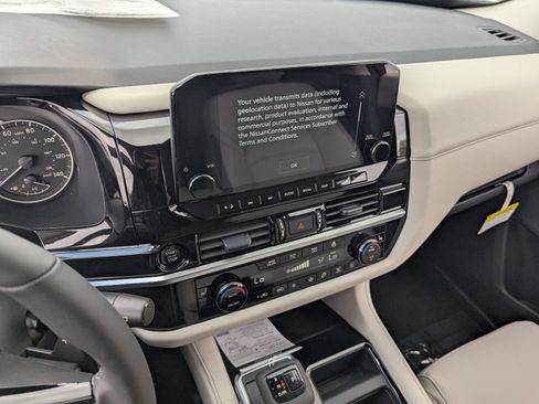 New 2025 Nissan Pathfinder SL image 16