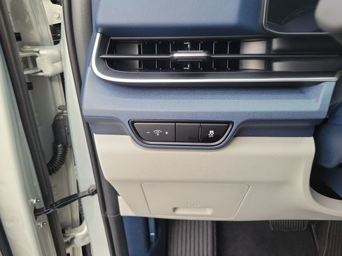 New 2026 Kia Carnival EX FWD image 26