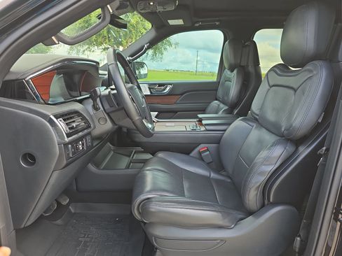 Used 2023 Lincoln Navigator Reserve AWD/4WD image 12