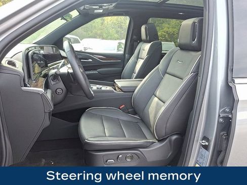 Used 2024 Cadillac Escalade ESV Premium Luxury image 18