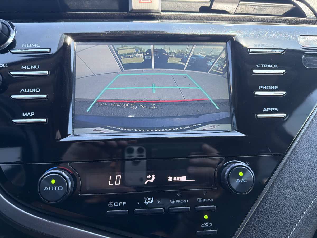 Used 2019 Toyota Camry SE FWD image 23