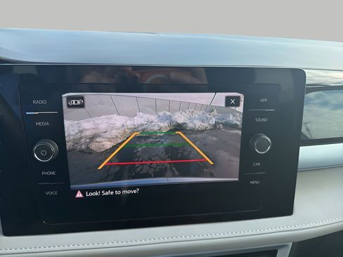 Used 2025 Volkswagen Taos SE image 18