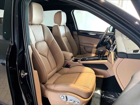 New 2026 Porsche Macan image 19