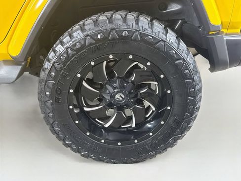 Used 2020 Jeep Wrangler Unlimited Sahara AWD/4WD image 30