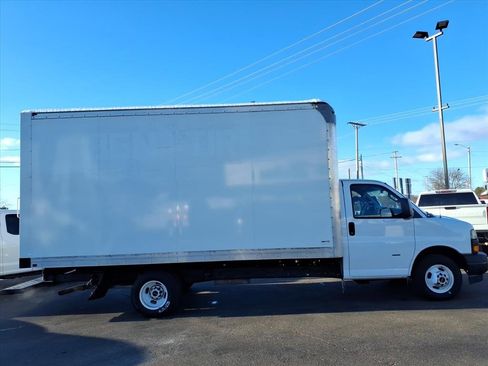 Used 2022 GMC Savana 3500 Extended image 5