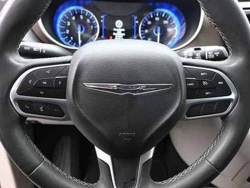 Used 2022 Chrysler Voyager LX FWD image 34