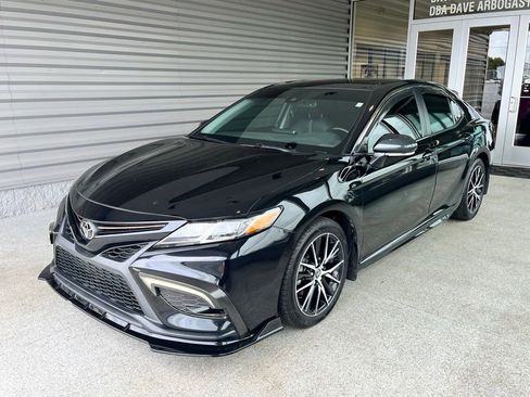 Used 2024 Toyota Camry SE w/ Audio Upgrade Package FWD image 2