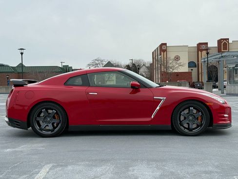 Used 2015 Nissan GT-R Black Edition image 13