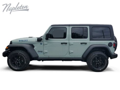 Used 2023 Jeep Wrangler Unlimited w/ Cold Weather Group AWD/4WD image 2