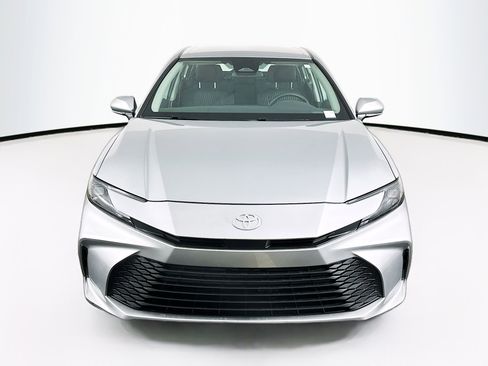 Used 2025 Toyota Camry LE image 2