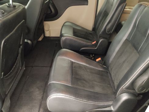 Used 2017 Dodge Grand Caravan SXT image 18