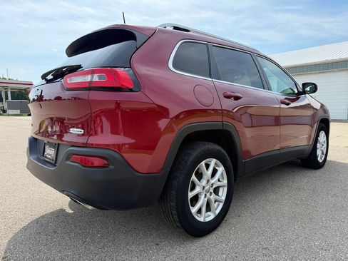 Used 2016 Jeep Cherokee Latitude w/ Cold Weather Group AWD/4WD image 4