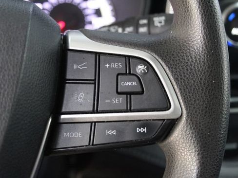 Used 2022 Toyota Highlander L AWD/4WD image 17