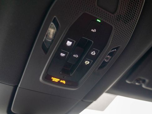 Certified 2025 Porsche Macan Electric image 22