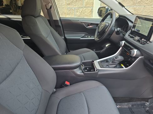 Used 2025 Toyota RAV4 XLE w/ Convenience Package FWD image 10